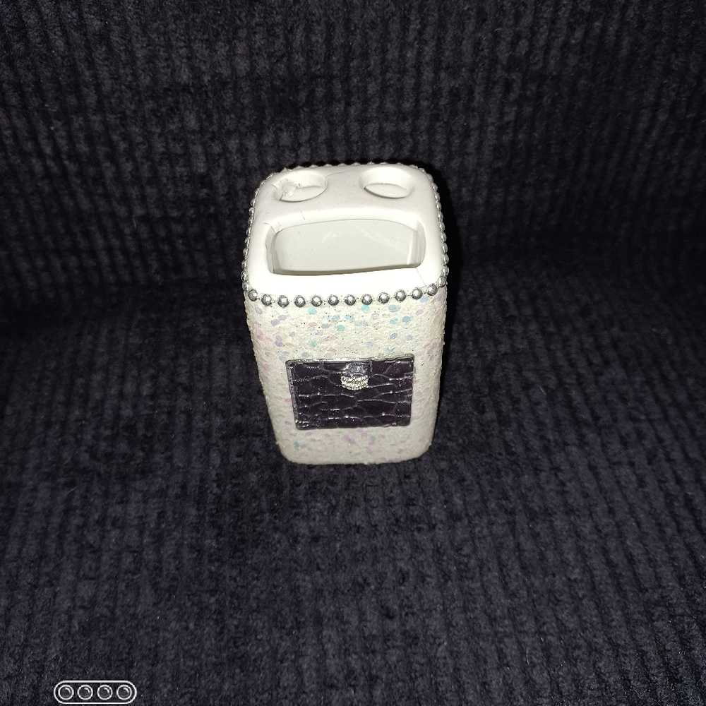 Toothbrush Holder - Picture 2 of 6